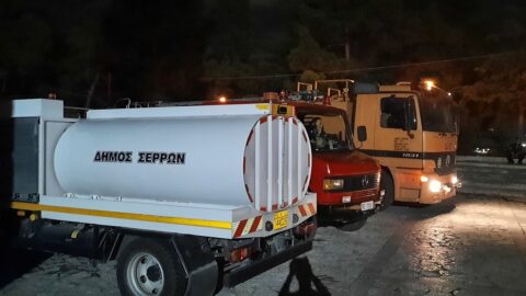Πυρκαγιά στην Ακρόπολη Σερρών-Συνδρομή του Δήμου με οχήματα και προσωπικό