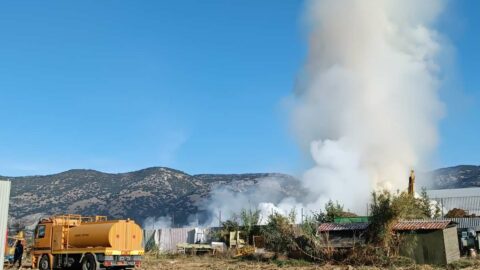 Ο Δήμος Σερρών συνέδραμε στην κατάσβεση της φωτιάς στο Νέο Σούλι με τρεις υδροφόρες και ένα μηχάνημα έργου
