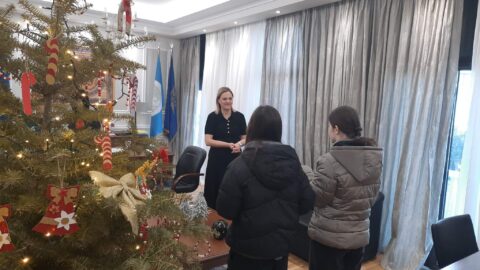 Πρωτοχρονιάτικα κάλαντα και ευχές για το νέο έτος στο Δημαρχείο Σερρών