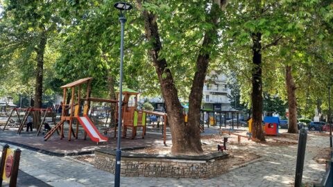 Ολοκληρώθηκαν οι εργασίες και επαναλειτουργεί η παιδική χαρά στην πλατεία ΙΚΑ