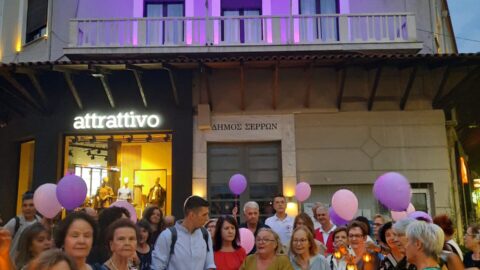 Με μωβ φωταγωγήθηκε το Δημαρχείο Σερρών για την Παγκόσμια Ημέρα νόσου Alzheimer